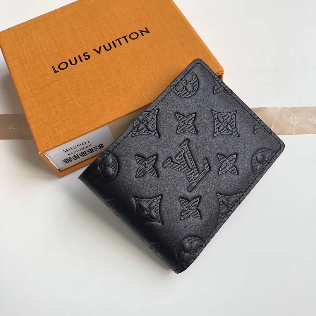 L0vis Vvtt0n Multiple Wallet In Black Monogram Shadow For Men, Men’s Wallet 4.5in/11.5cm LV M62901