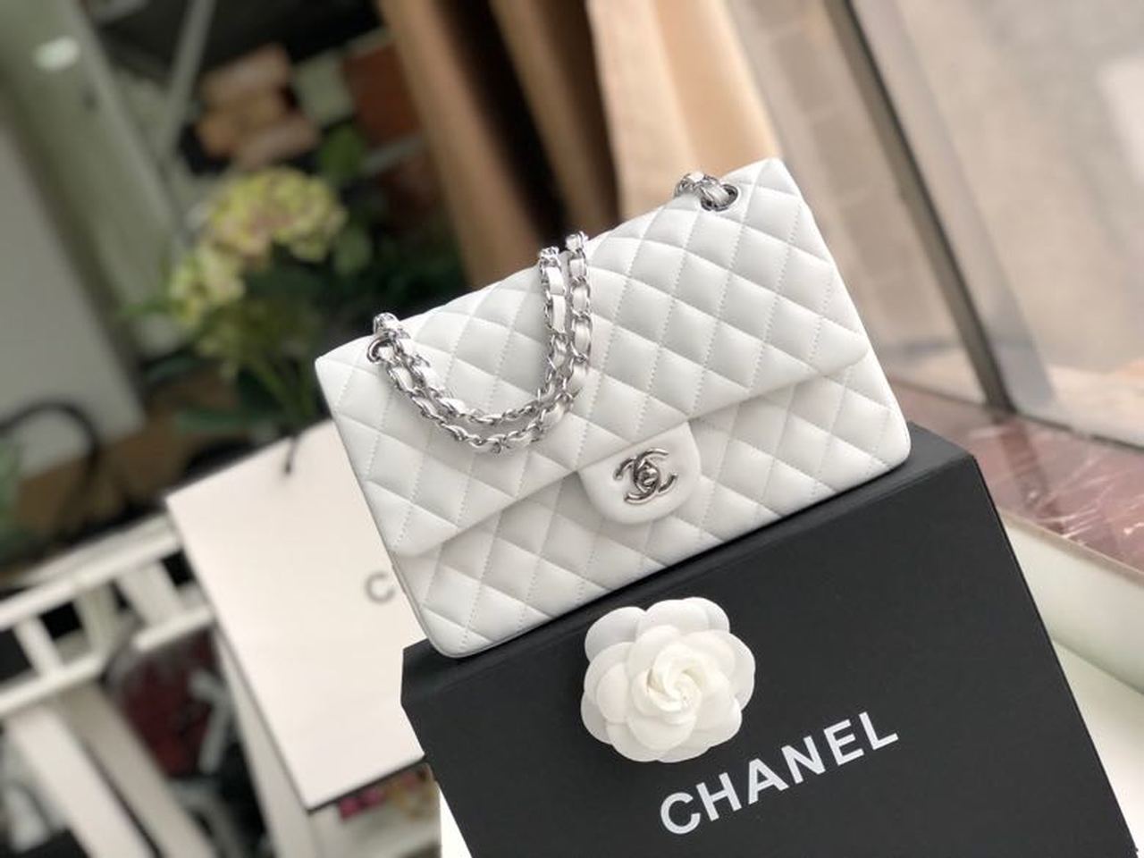 Ch**el Classic HandBag White For Women 9.9in/25.5cm A01112