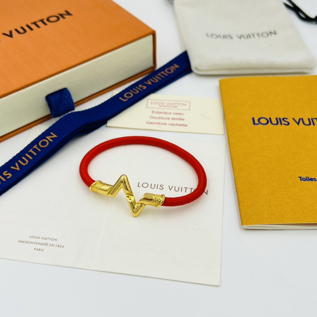 L0vis Vvtt0n Volt Upside Down Play Small Bracelet Yellow Gold