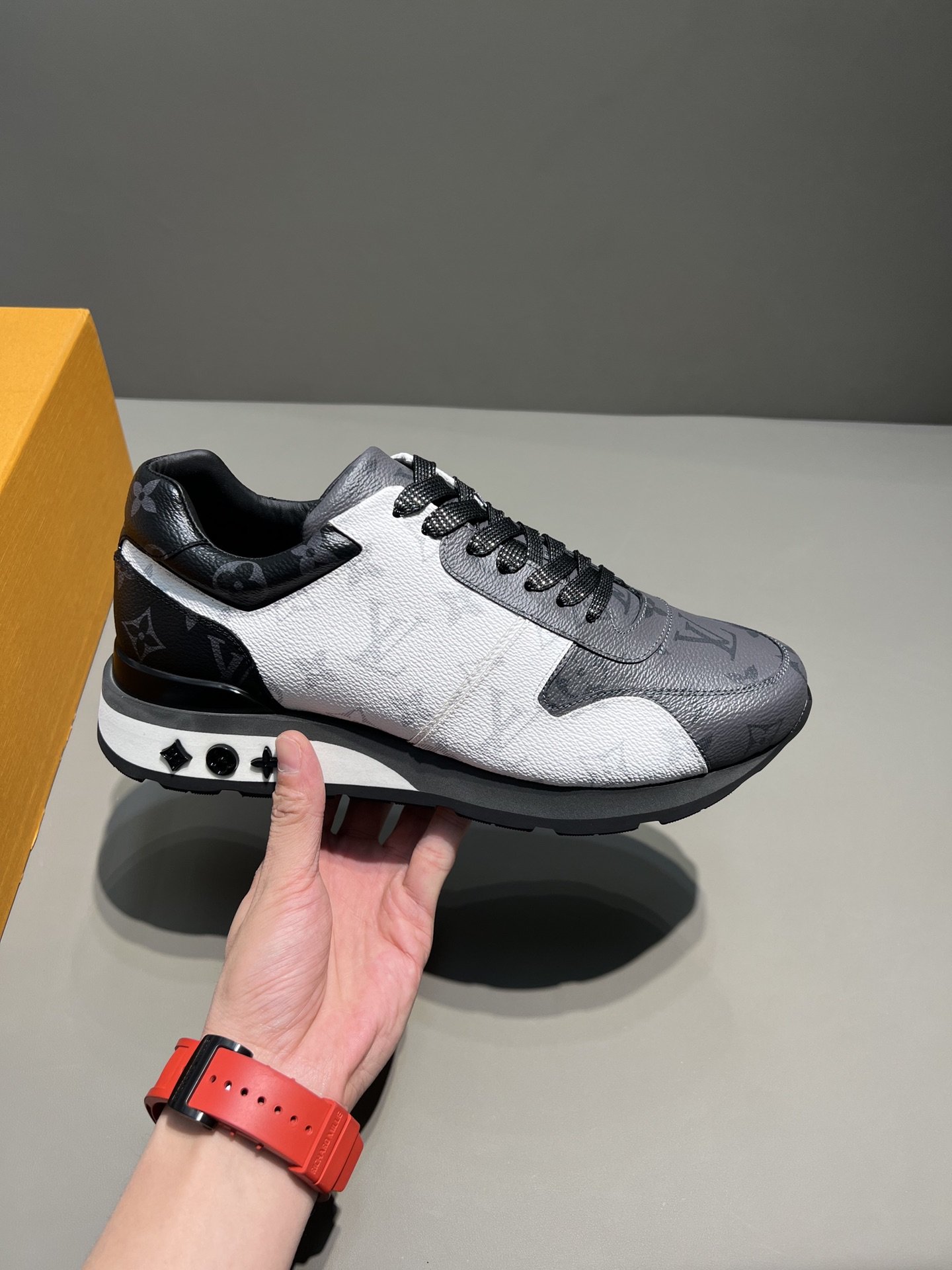 L0vis Vvtt0n Run Away Sneaker Monogram Canvas Black/White/Grey For Men LV