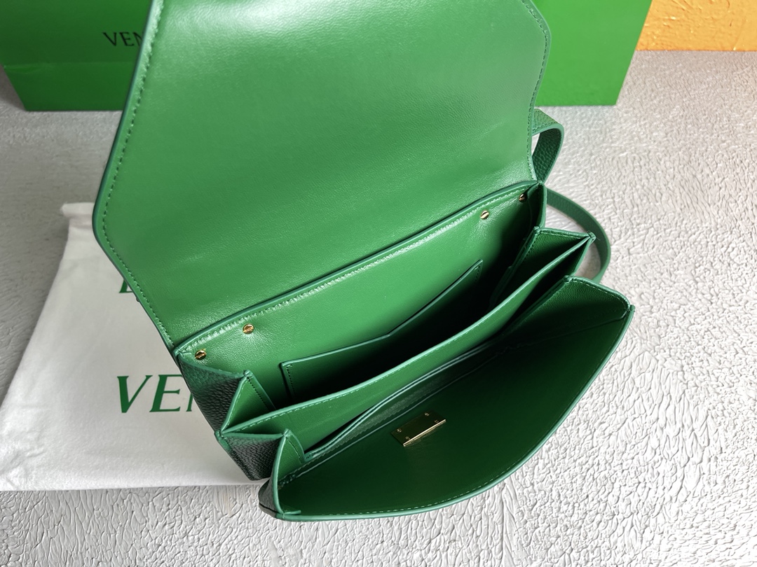 B0tt*ga Ven*ta Mount Green, For Women, Women’s Bags 8.3in/21cm 667399V12M03113