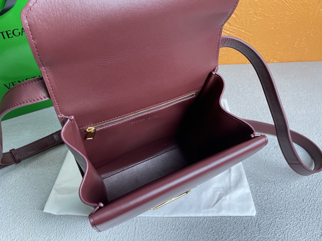 B0tt*ga Ven*ta Clip Bag Purple, For Women, Women’s Bags 9in/23cm