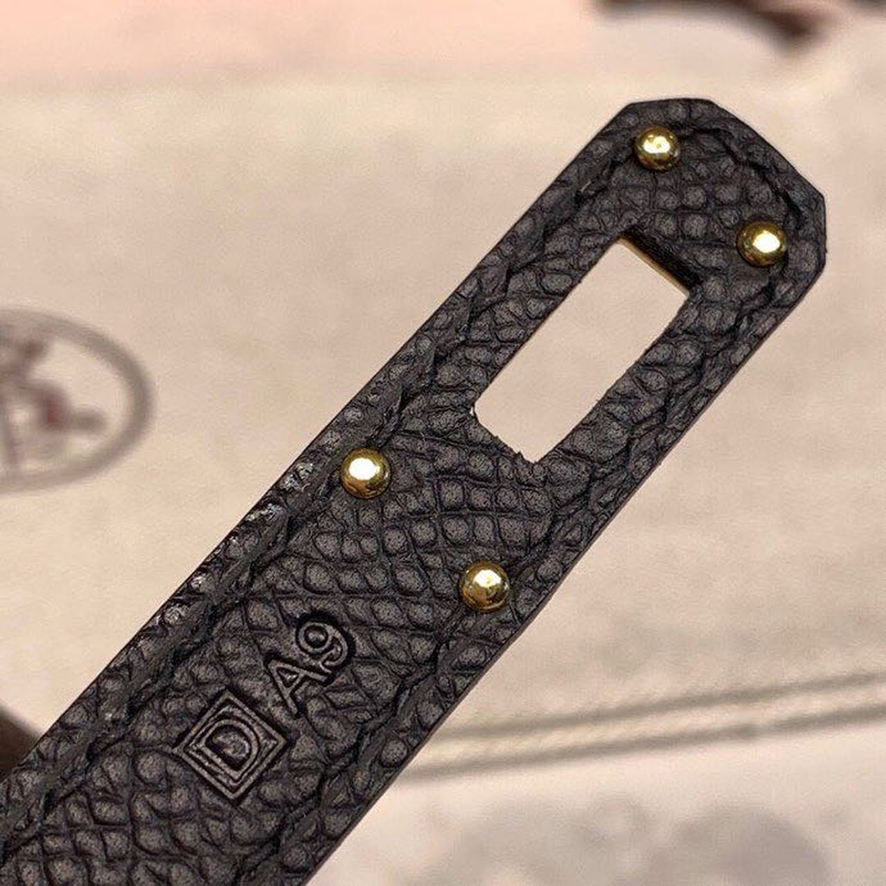 H**me5 Kelly Wallet To Go Woc Black With Gold Toned Hardware Bag For Women 8.2in/21cm