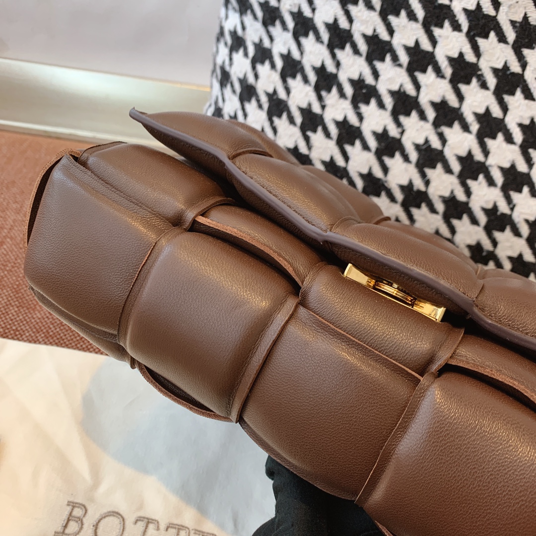 B0tt*ga Ven*ta Chain Cassette Fondant, For Women, Women’s Bags 10.2in/26cm 631421VBWZ02132