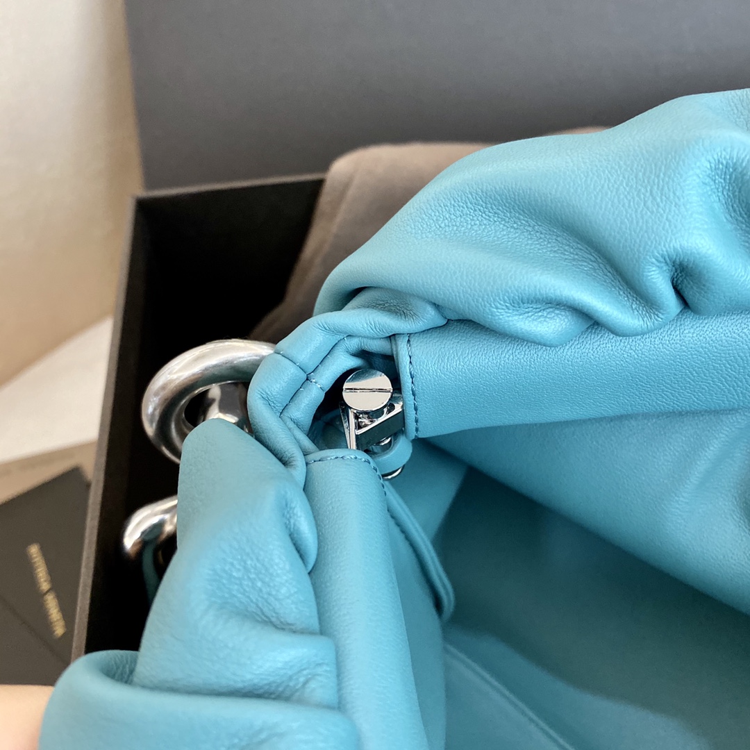 B0tt*ga Ven*ta Chain Pouch Red, For Women, Women’s Bags 12.2in/31cm