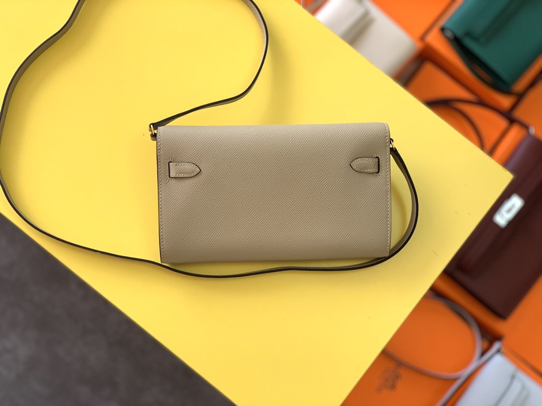 H**me5 Kelly Classique To Go Wallet  21cm/8.3in Gold Toned Hardware For Women Cream