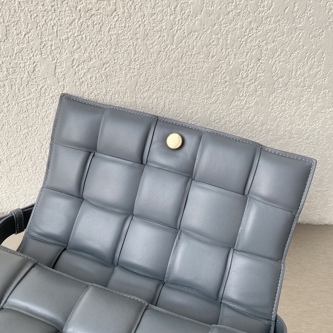 B0tt*ga Ven*ta Padded Cassette Gray, For Women, Women’s Bags 10.2in/26cm 591970VCQR11233