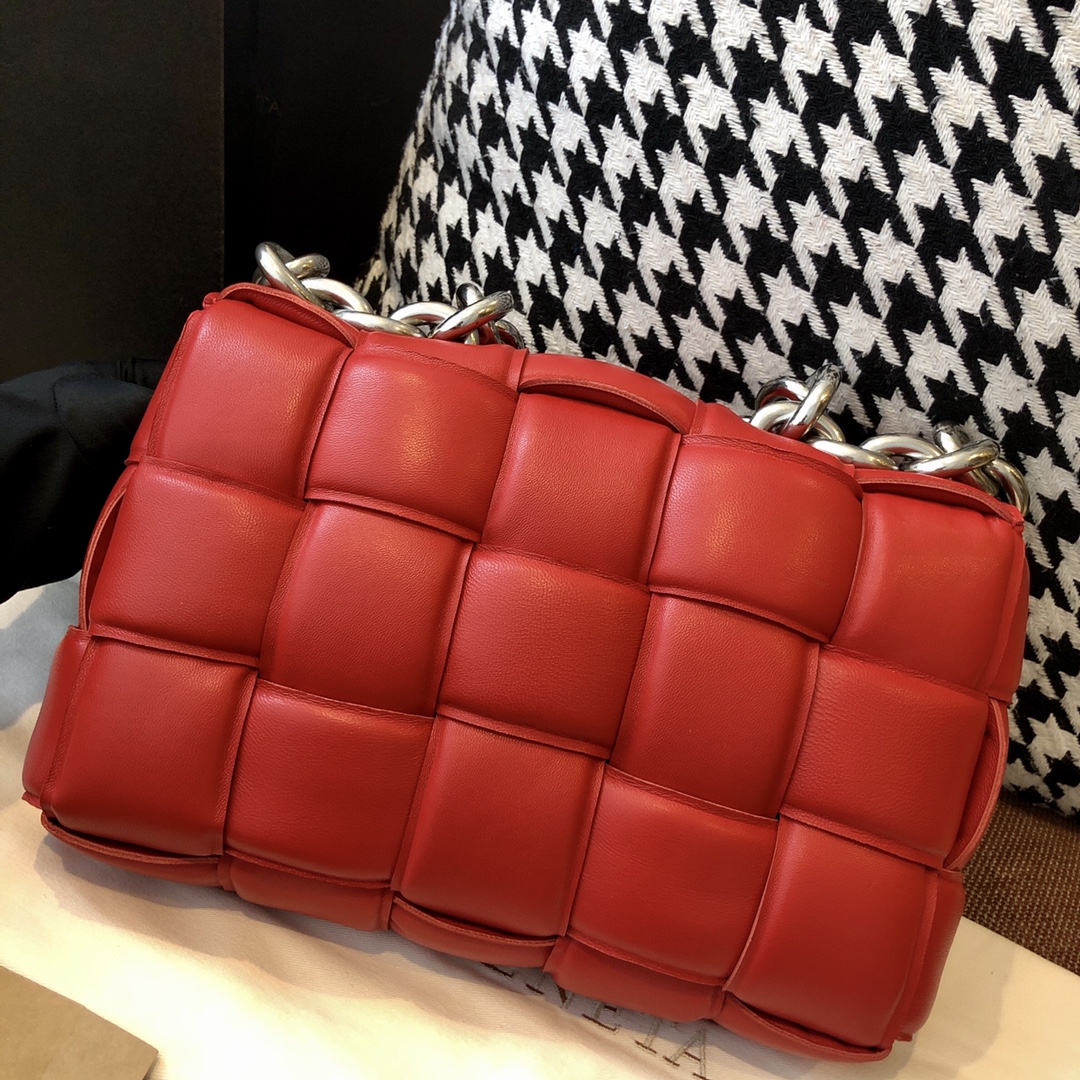 B0tt*ga Ven*ta Chain Cassette Red, For Women, Women’s Bags 10.2in/26cm