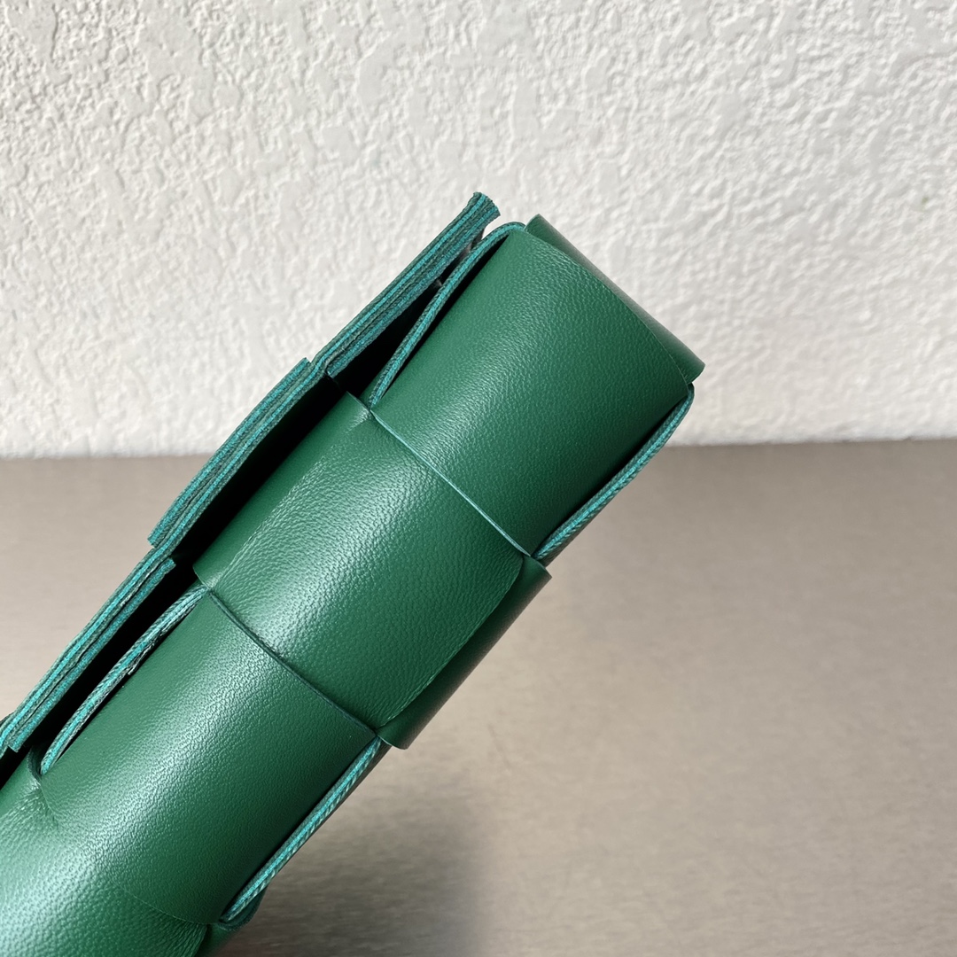 B0tt*ga Ven*ta Belt Cassette Dark Green, For Women, Women’s Bags 6.9in/17.5cm