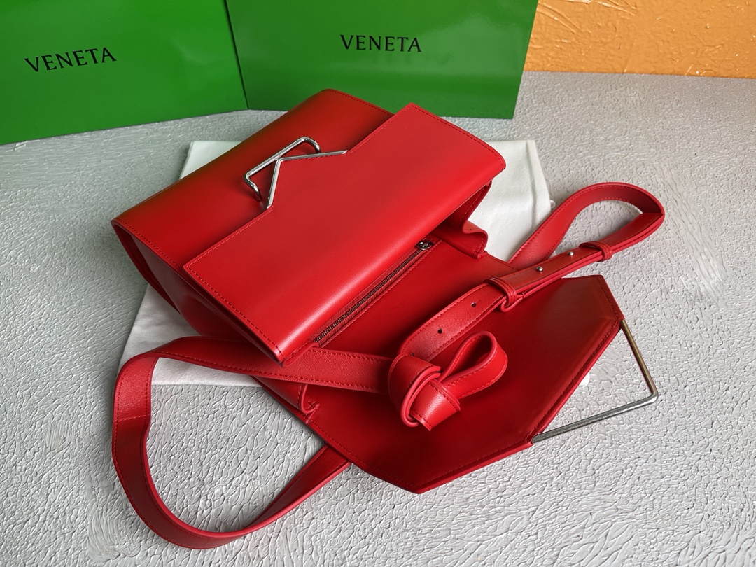 B0tt*ga Ven*ta Clip Bag Red, For Women, Women’s Bags 9in/23cm