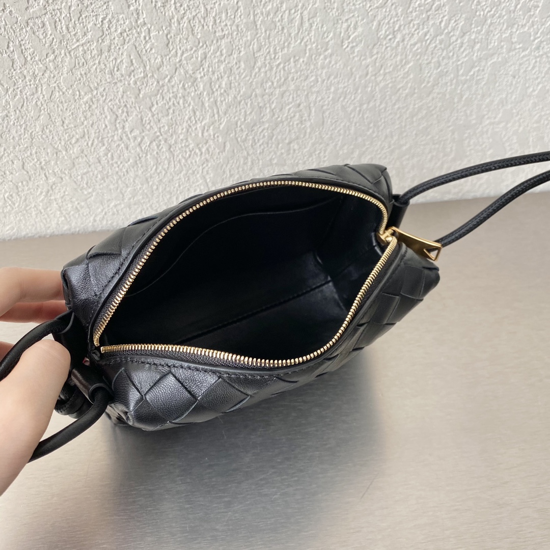 B0tt*ga Ven*ta Mini Loop Camera Bag Black, For Women, Women’s Bags 6.7in/17cm 680254V1G118425