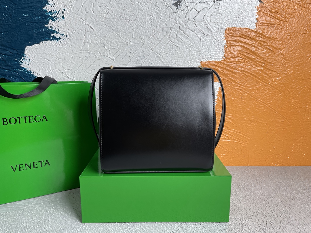 B0tt*ga Ven*ta Clip Bag Black, For Women, Women’s Bags 9in/23cm