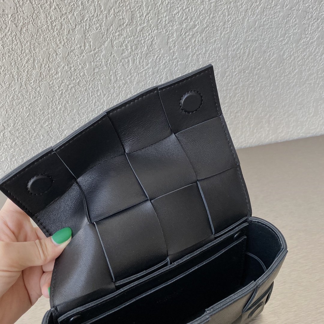 B0tt*ga Ven*ta Belt Cassette Black, For Women, Women’s Bags 7in/18cm 668572VMAY18425