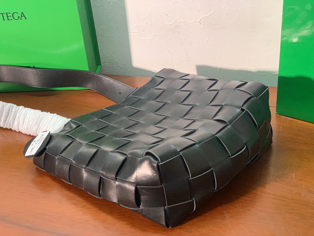 B0tt*ga Ven*ta Shoulder Bag Nappa Black, For Women, Women’s Bags 12.9in/33cm