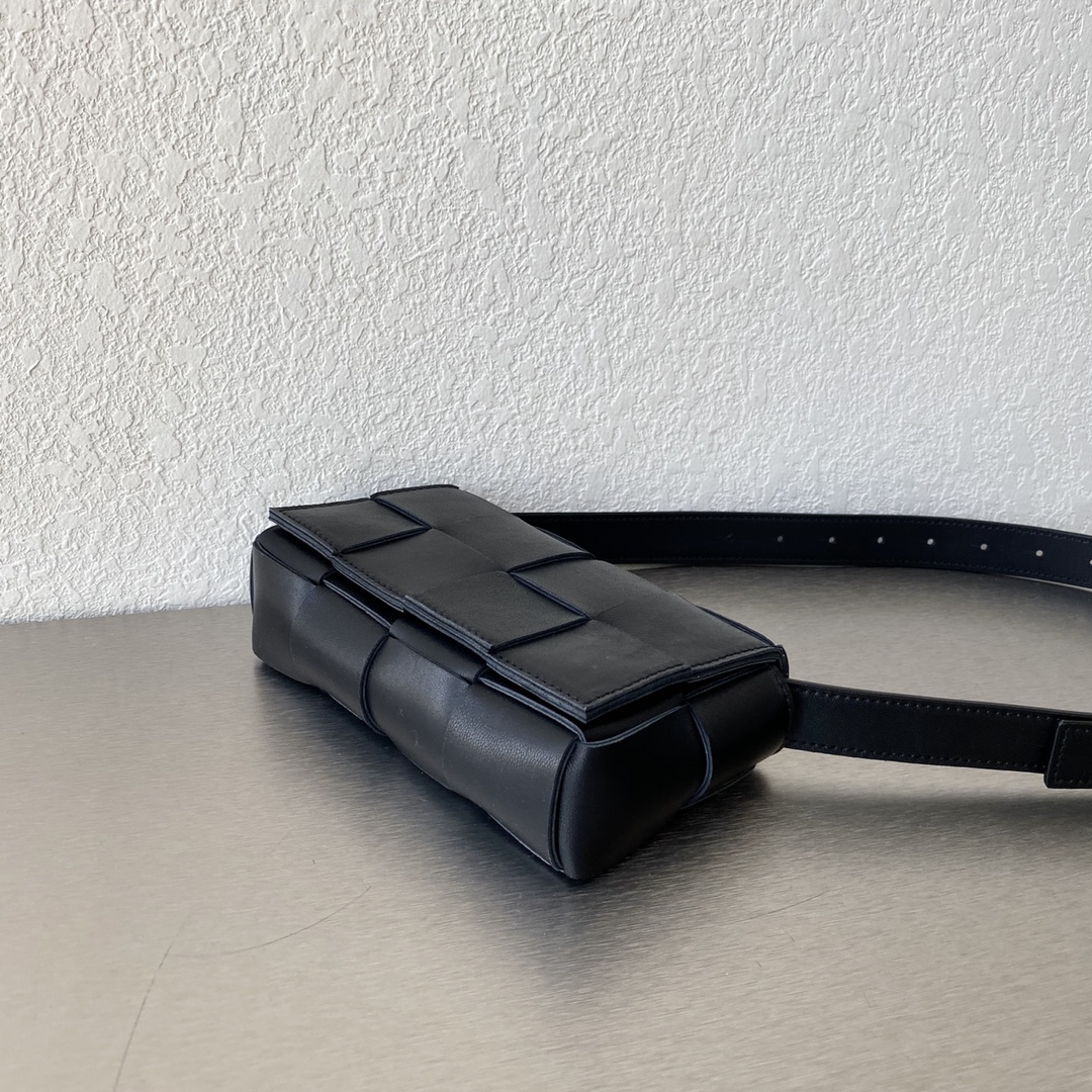 B0tt*ga Ven*ta Belt Cassette Black, For Women, Women’s Bags 7in/18cm 668572VMAY18425