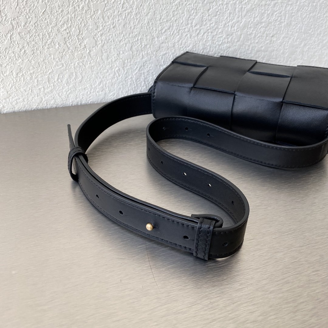 B0tt*ga Ven*ta Belt Cassette Black, For Women, Women’s Bags 7in/18cm 668572VMAY18425