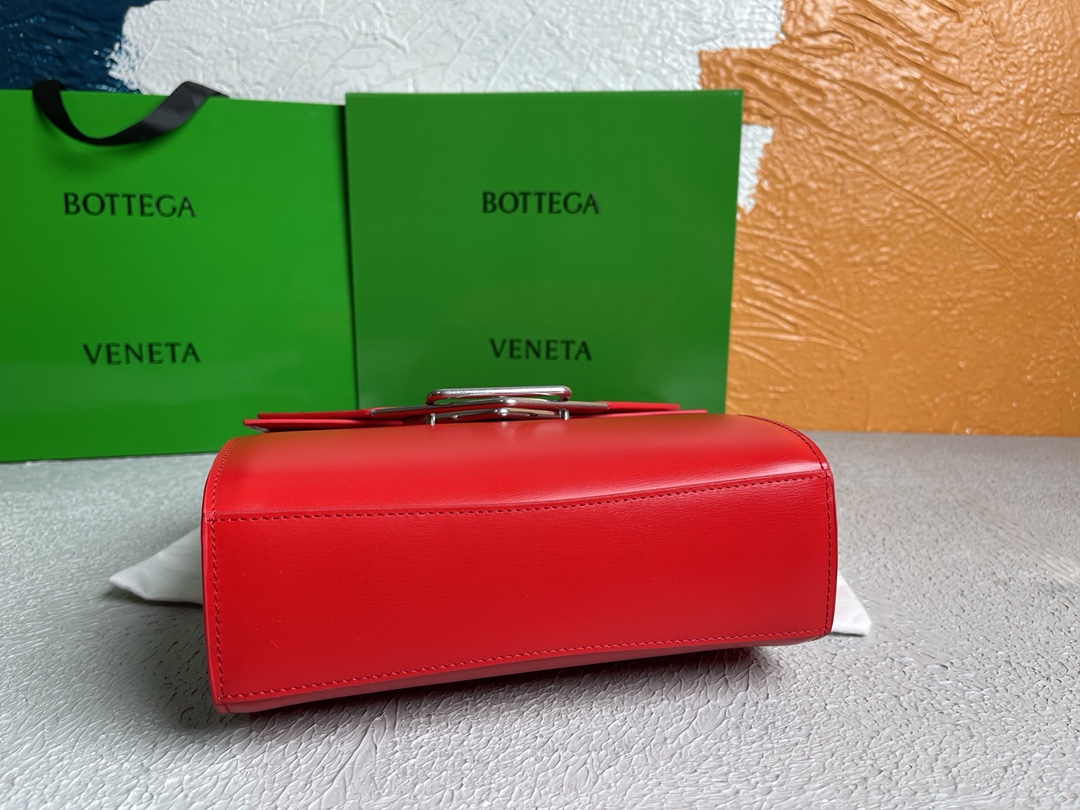B0tt*ga Ven*ta Clip Bag Red, For Women, Women’s Bags 9in/23cm