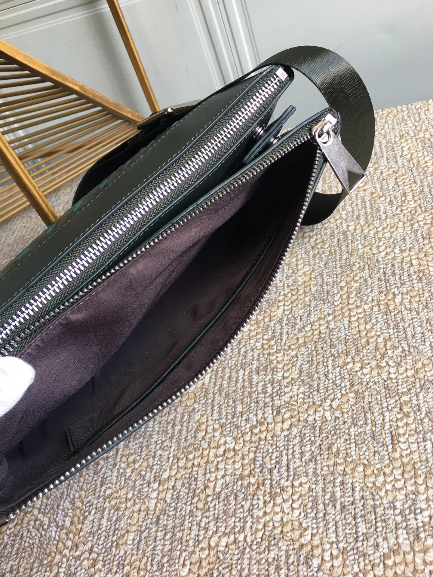 B0tt*ga Ven*ta Classic Intrecciato Green, For Women, Women’s Bags 10.2in/26cm