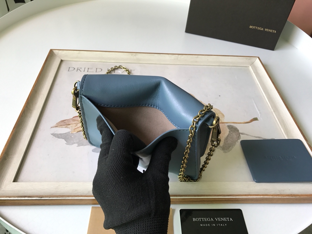 B0tt*ga Ven*ta Crossbody Blue, For Women, Women’s Bags 6.9in/17.5cm