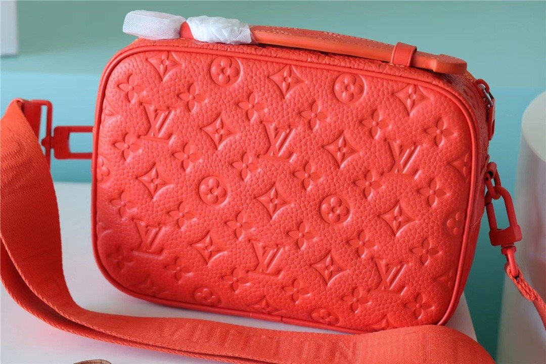 L0vis Vvtt0n S Rock Messenger Taurillon Monogram Orange For Men, Men’s Bags, Shoulder And Crossbody Bags 8.7in/22cm LV M20904