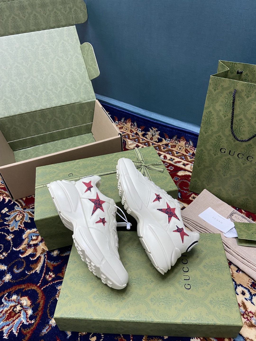 Gvc*1 Rhyton Sneaker With Red Stars White Ivory For Men 664961 2SHC0 9560