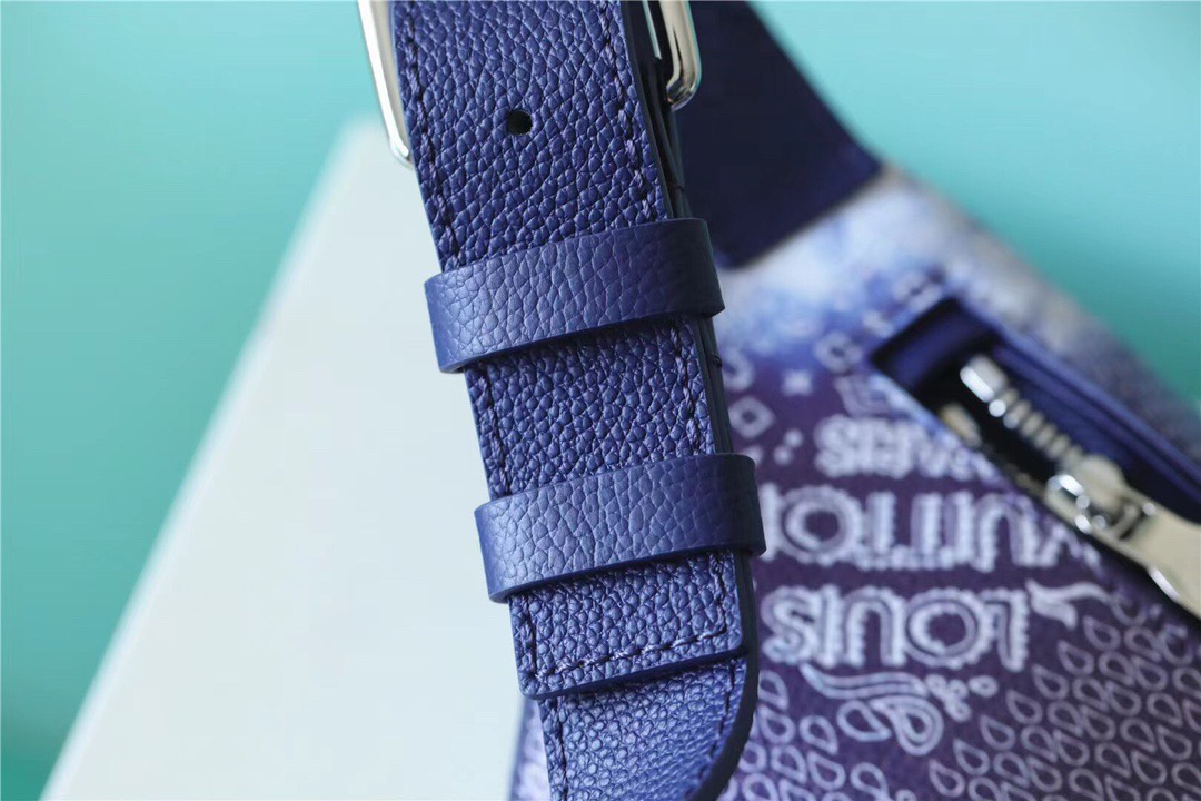 L0vis Vvtt0n Discovery Bumbag PM Monogram Blue For Men, Men’s Bags, Shoulder And Crossbody Bags 17.3in/44cm LV M20587