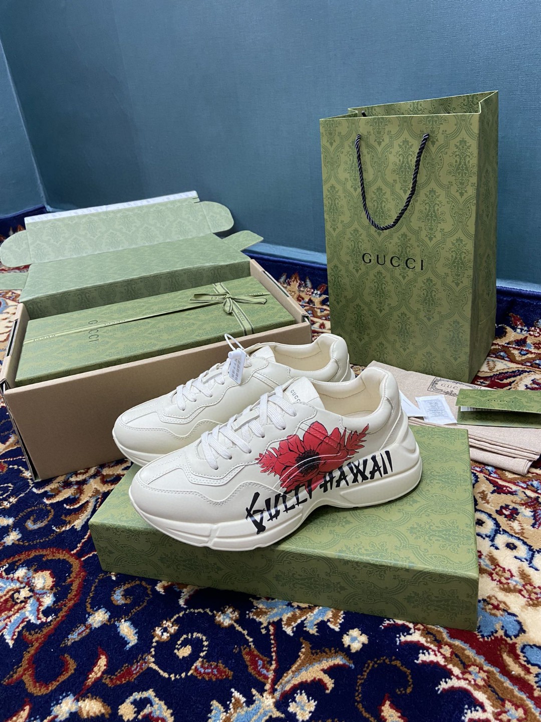 Gvc*1 Men’s Rhyton Sneakers With Gvc*1 Hawaii Poppy Print White Ivory For Men 631708-DRW00-9522