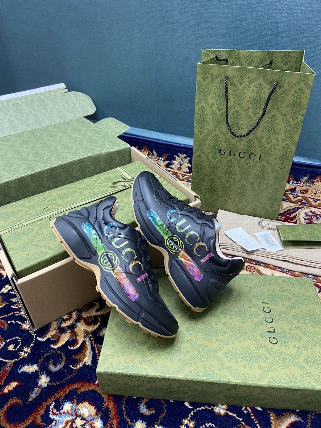 Gvc*1 Men’s Rhyton Sneakers With Iridescent Logo Black For Men 552851 DRW00 1000