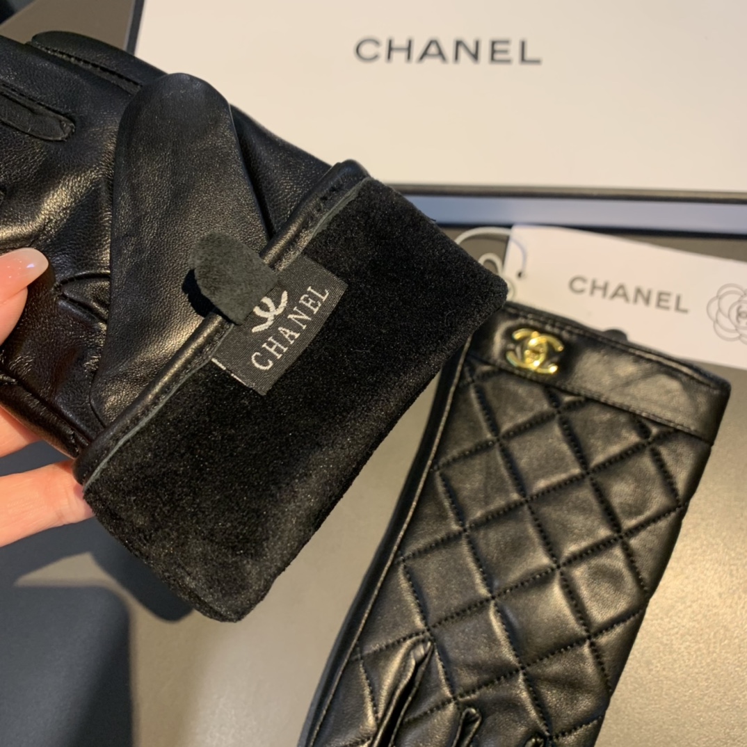 Ch**el Gloves In Black