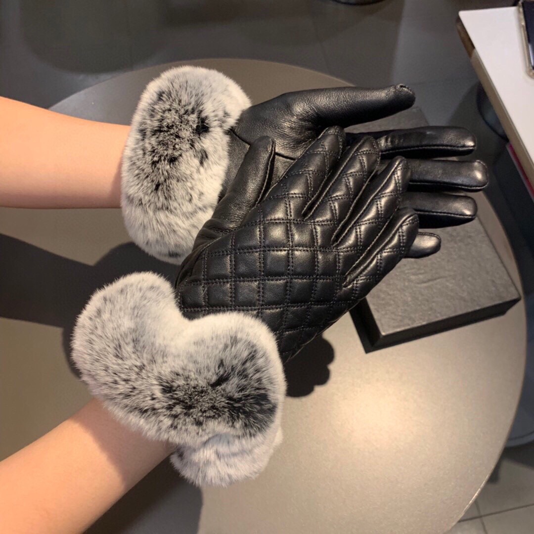 Ch**el Gloves In Black