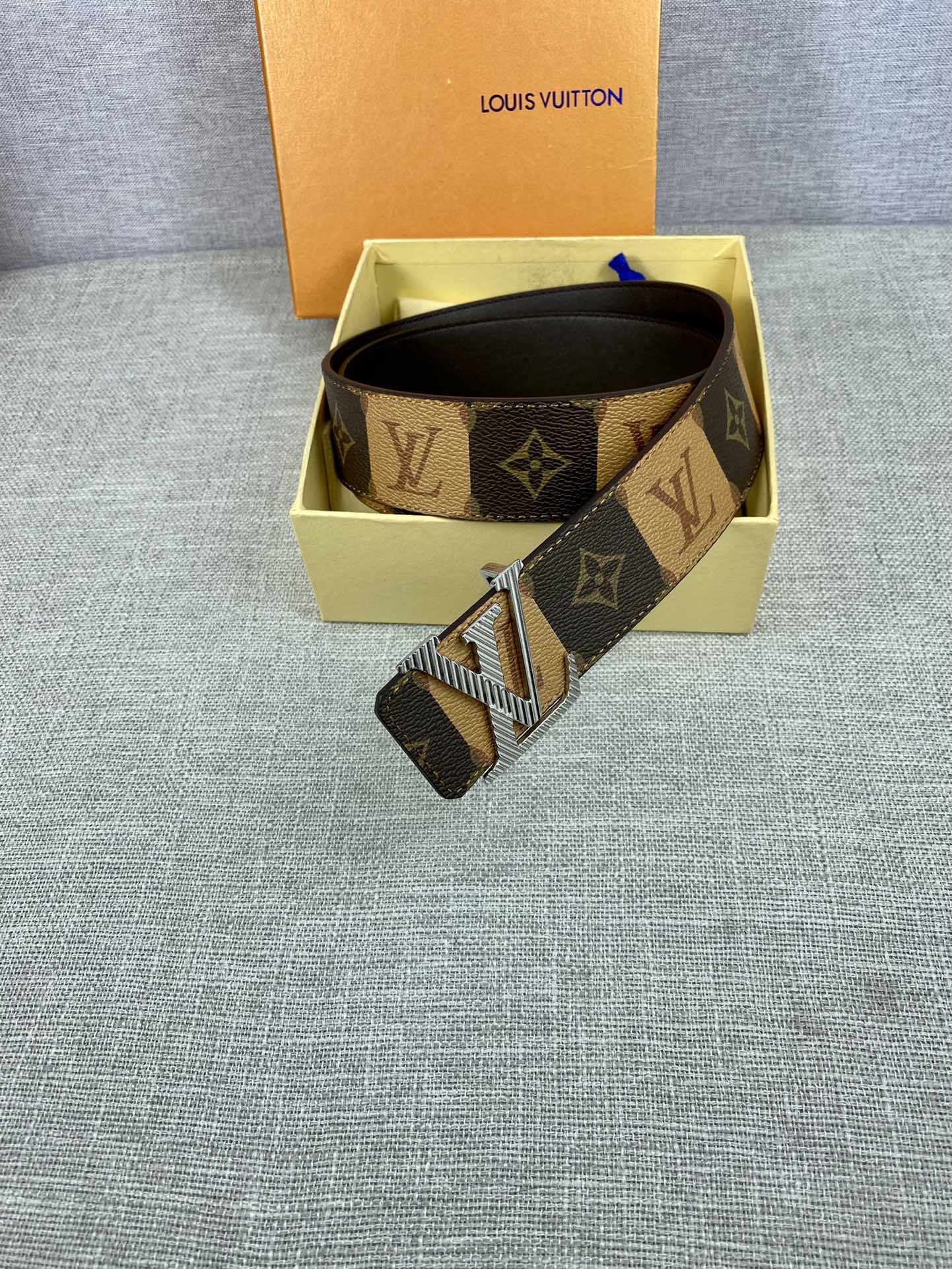 L0vis Vvtt0n Iconic Reversible LV Belt Brown