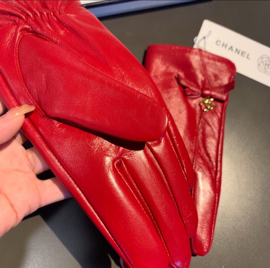 Ch**el Gloves In Red