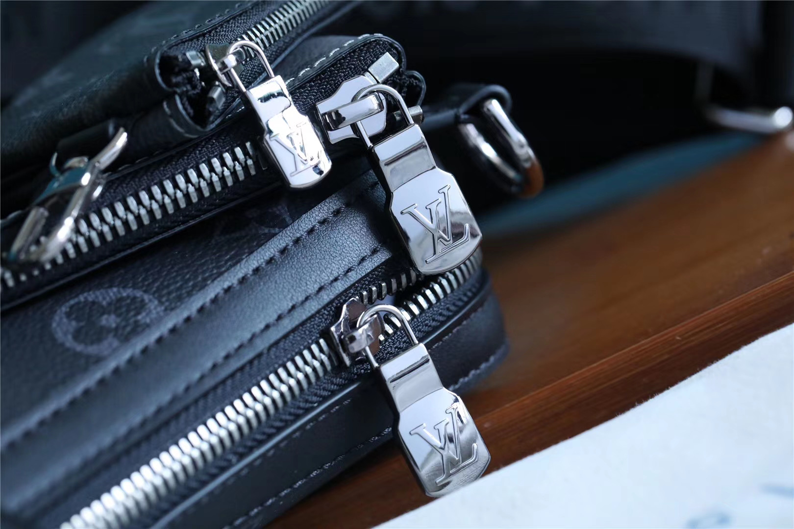 L0vis Vvtt0n Trio Messenger Monogram Eclipse and Monogram Eclipse Reverse For Men, Men’s Bags, Shoulder And Crossbody Bags 9.5in/25cm LV M69443