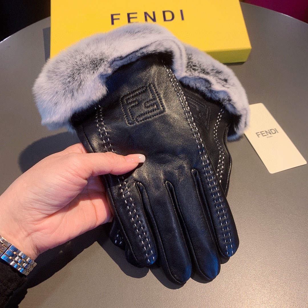 F**di Gloves In Black