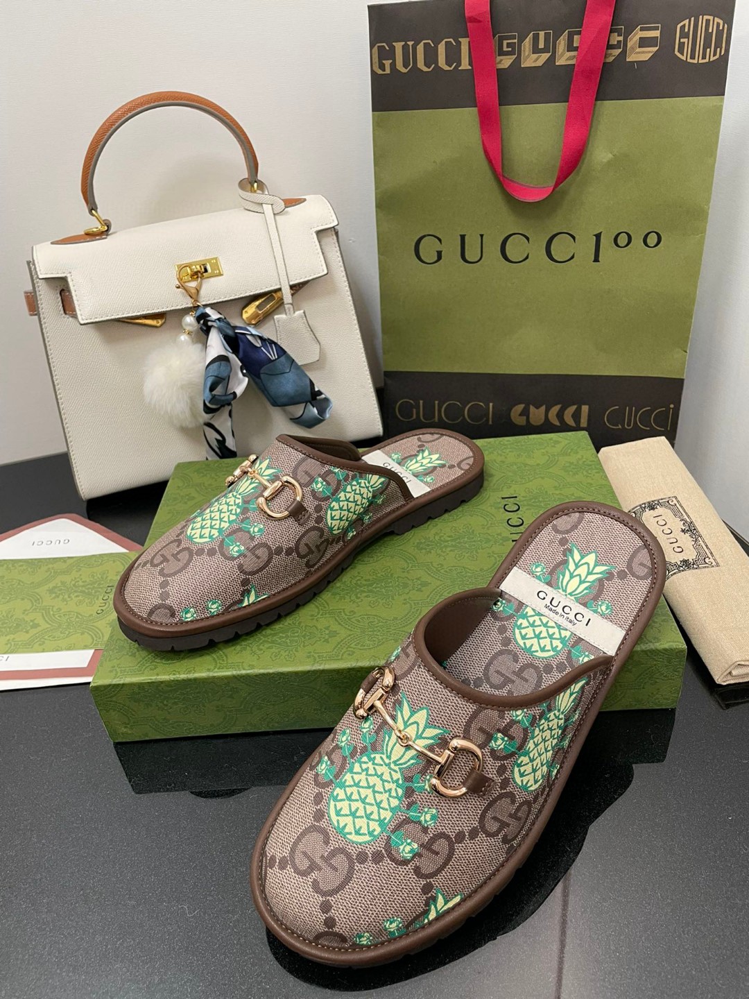 Gvc*1 Men’s GG Slipper With Horsebit Brown in Pineapple Print For Men GG Shoes ‎694249