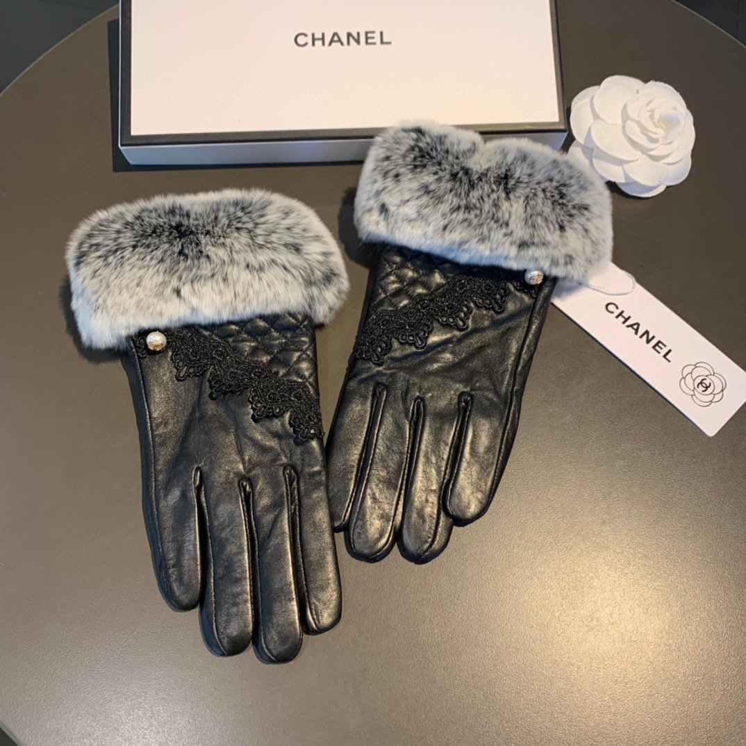 Ch**el Gloves In Black