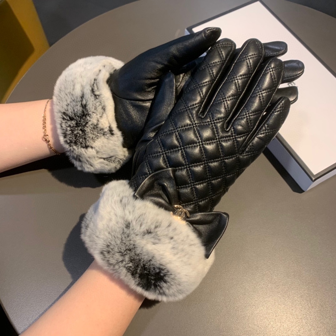 Ch**el Gloves In Black