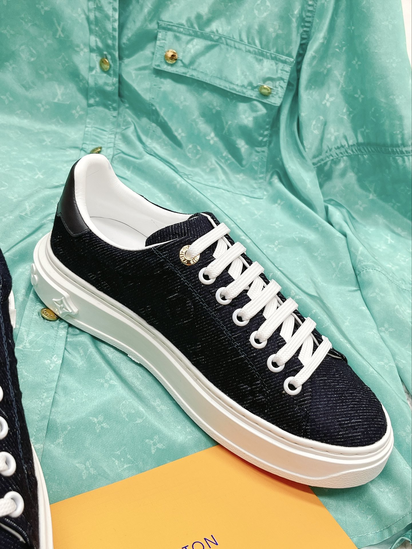 L0vis Vvtt0n Women’s Time Out Sneaker Blue For Women LV 1AADMG