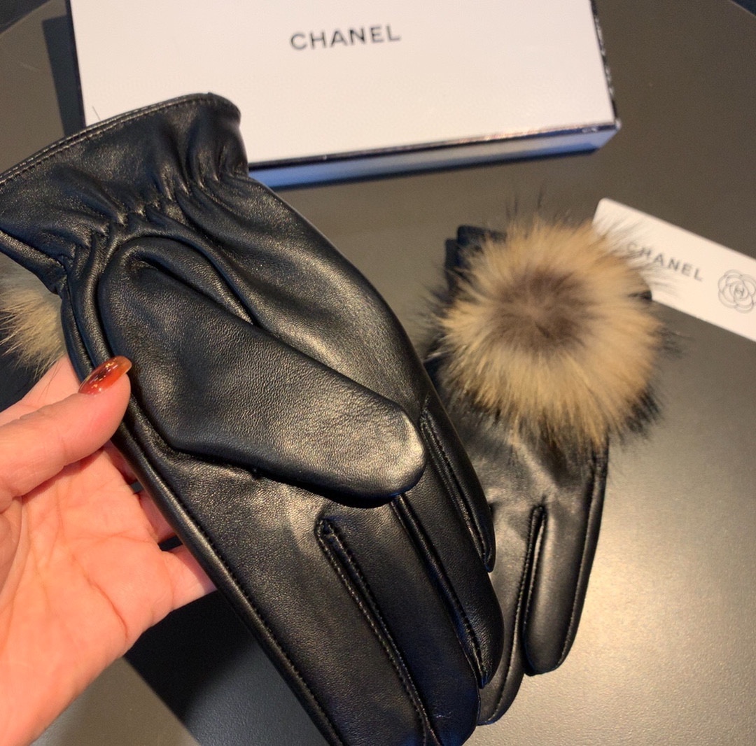 Ch**el Gloves In Black