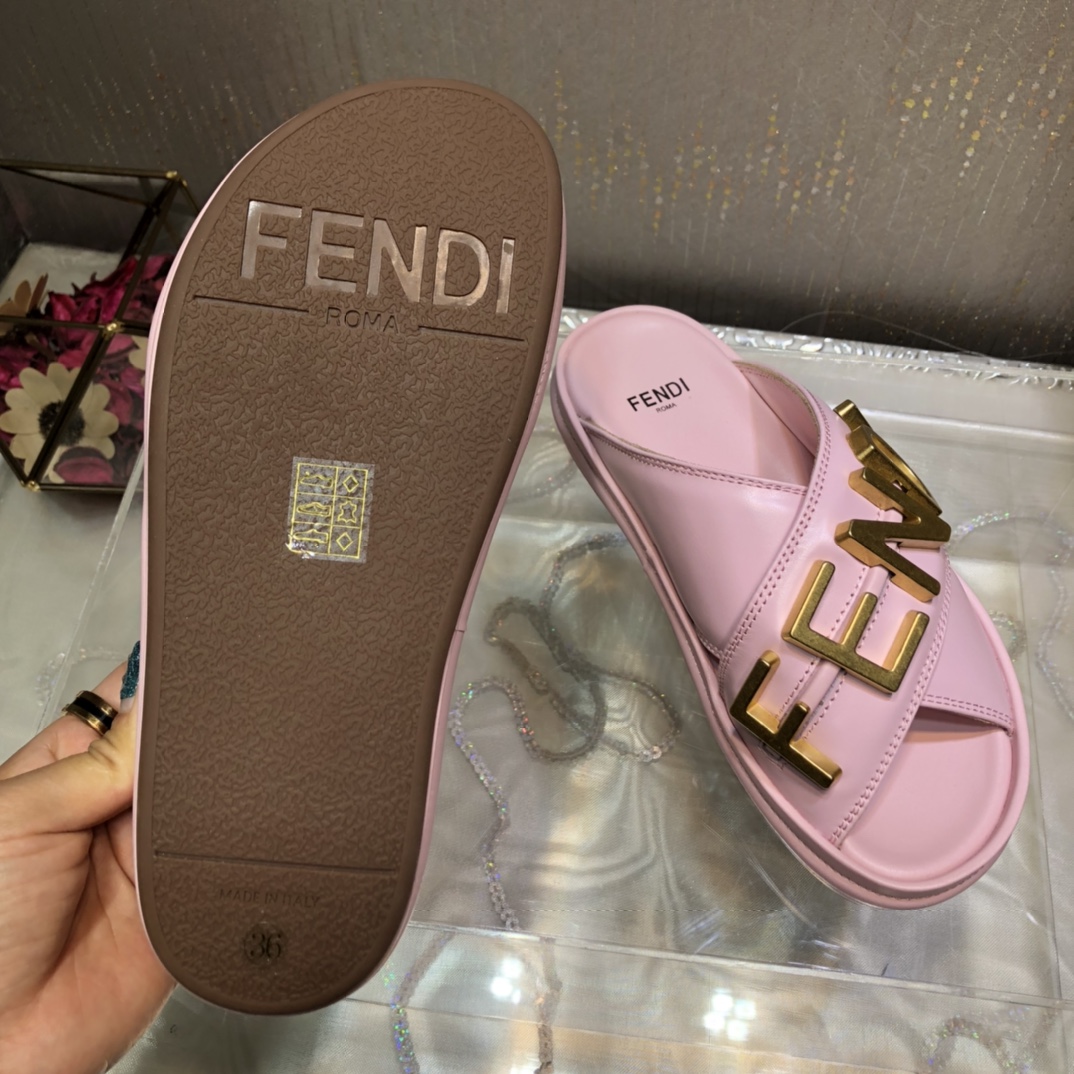 F**di F**digraphy Pink Slides For Women 8X8289AI1RF1H1M