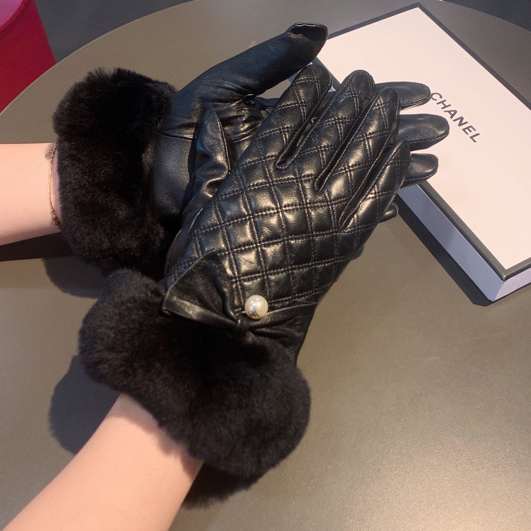 Ch**el Gloves In Black