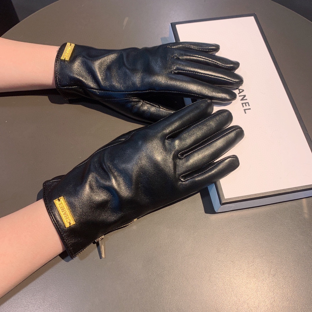 Ch**el Gloves In Black