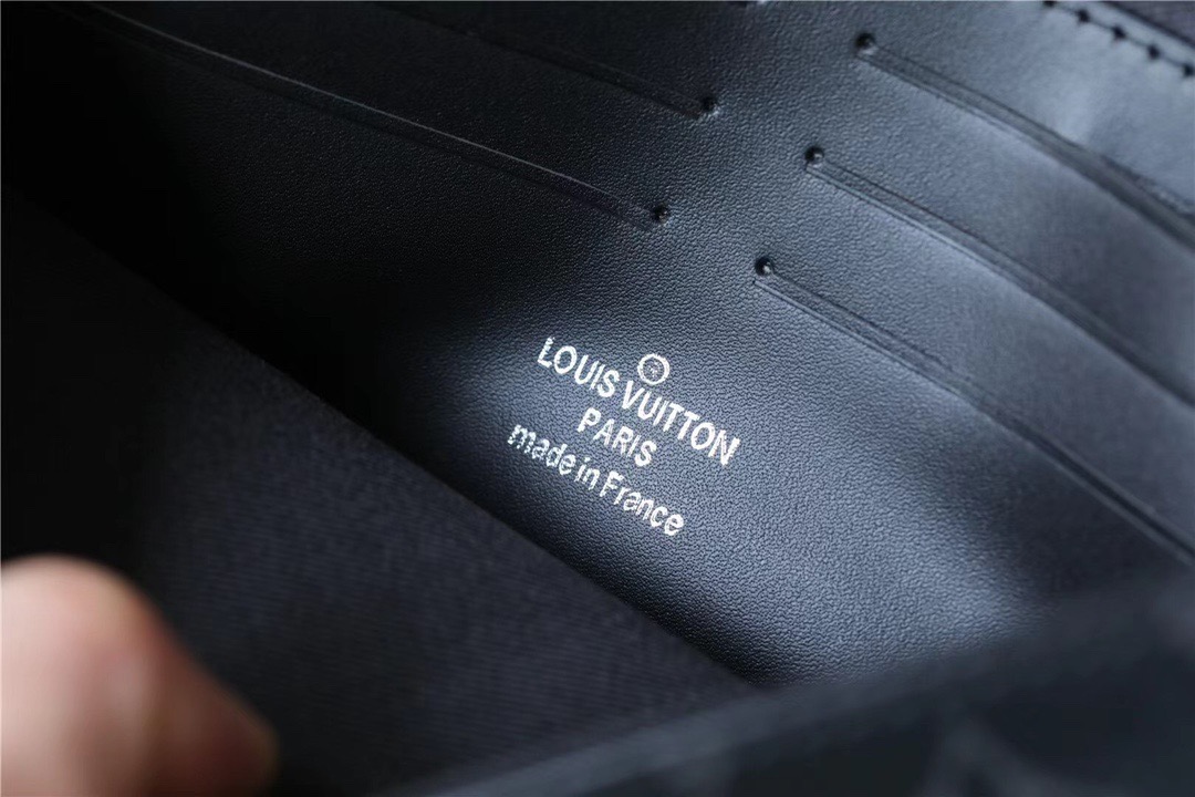 L0vis Vvtt0n S Lock A4 Pouch Taurillon Black For Men, Men’s Bags, Shoulder And Crossbody Bags 10.6in/27cm LV