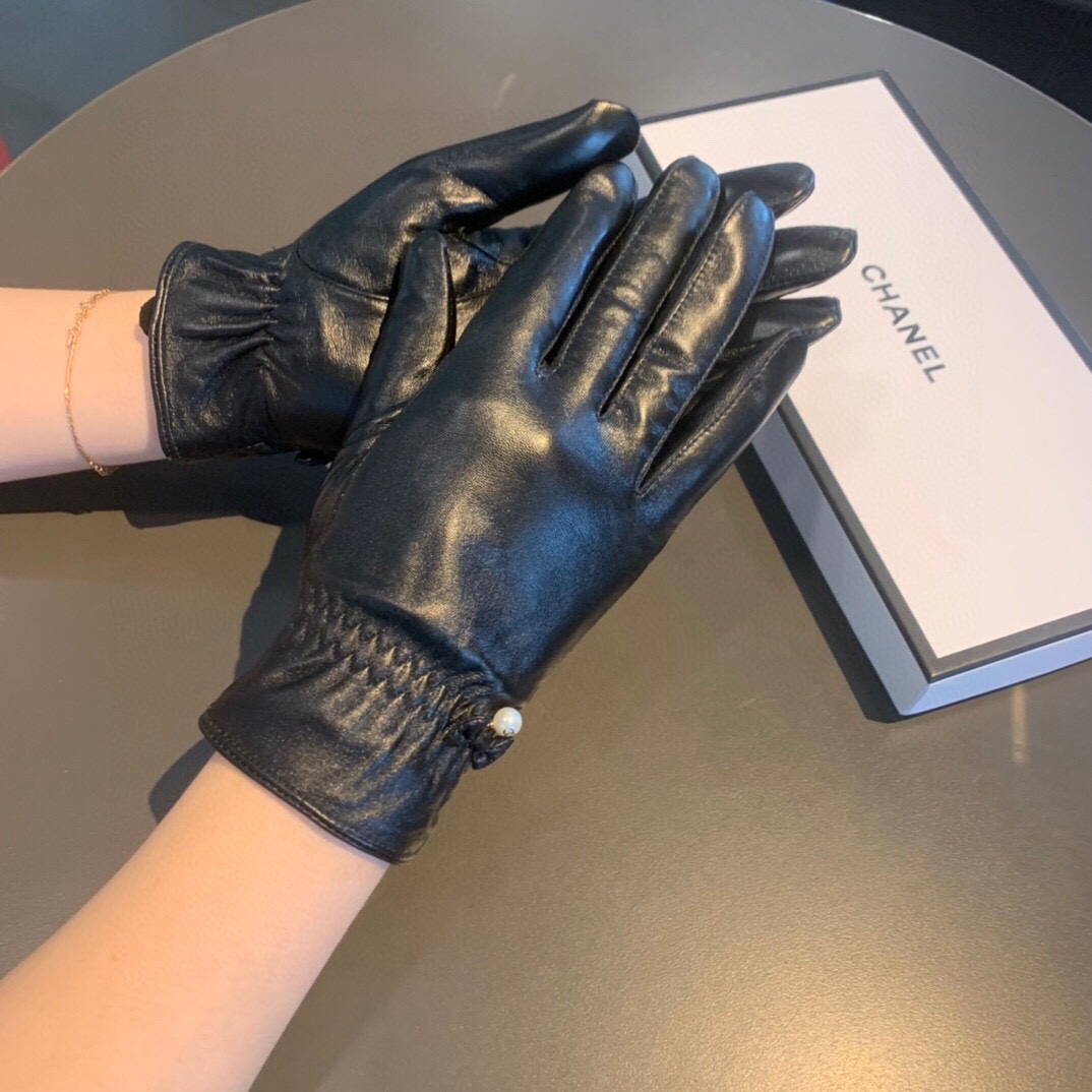 Ch**el Gloves In Black