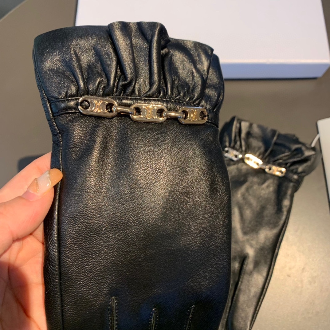 Ce1i*e Triomphe Gloves In Black