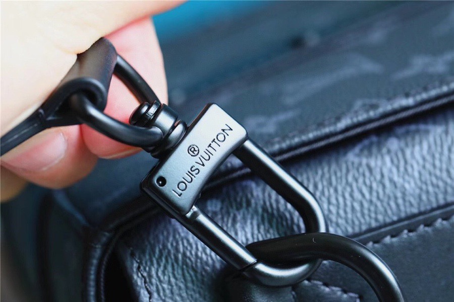 L0vis Vvtt0n Trunk Messenger Monogram Eclipse For Men, Men’s Bags, Shoulder And Crossbody Bags 9.4in/24cm LV M45727