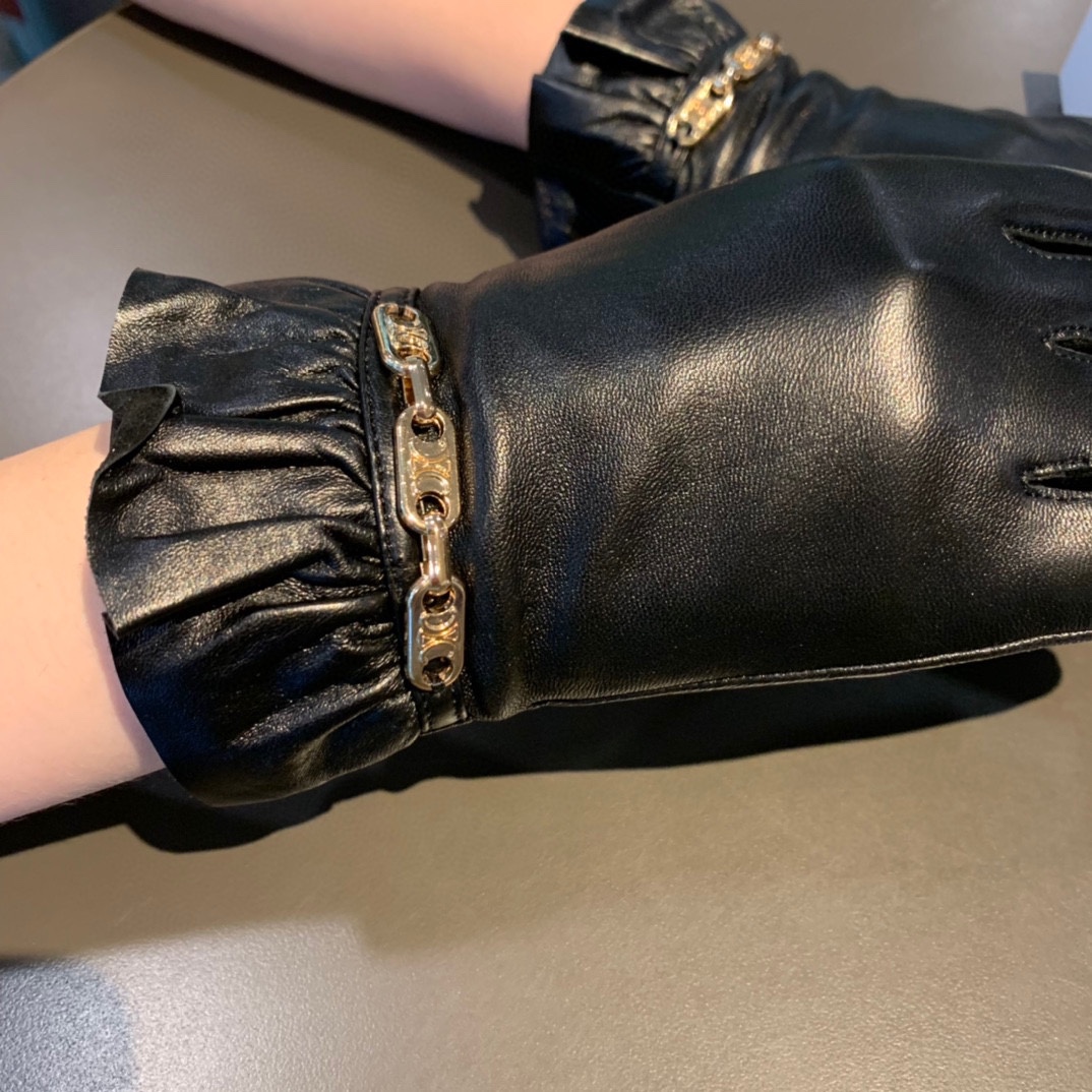 Ce1i*e Triomphe Gloves In Black