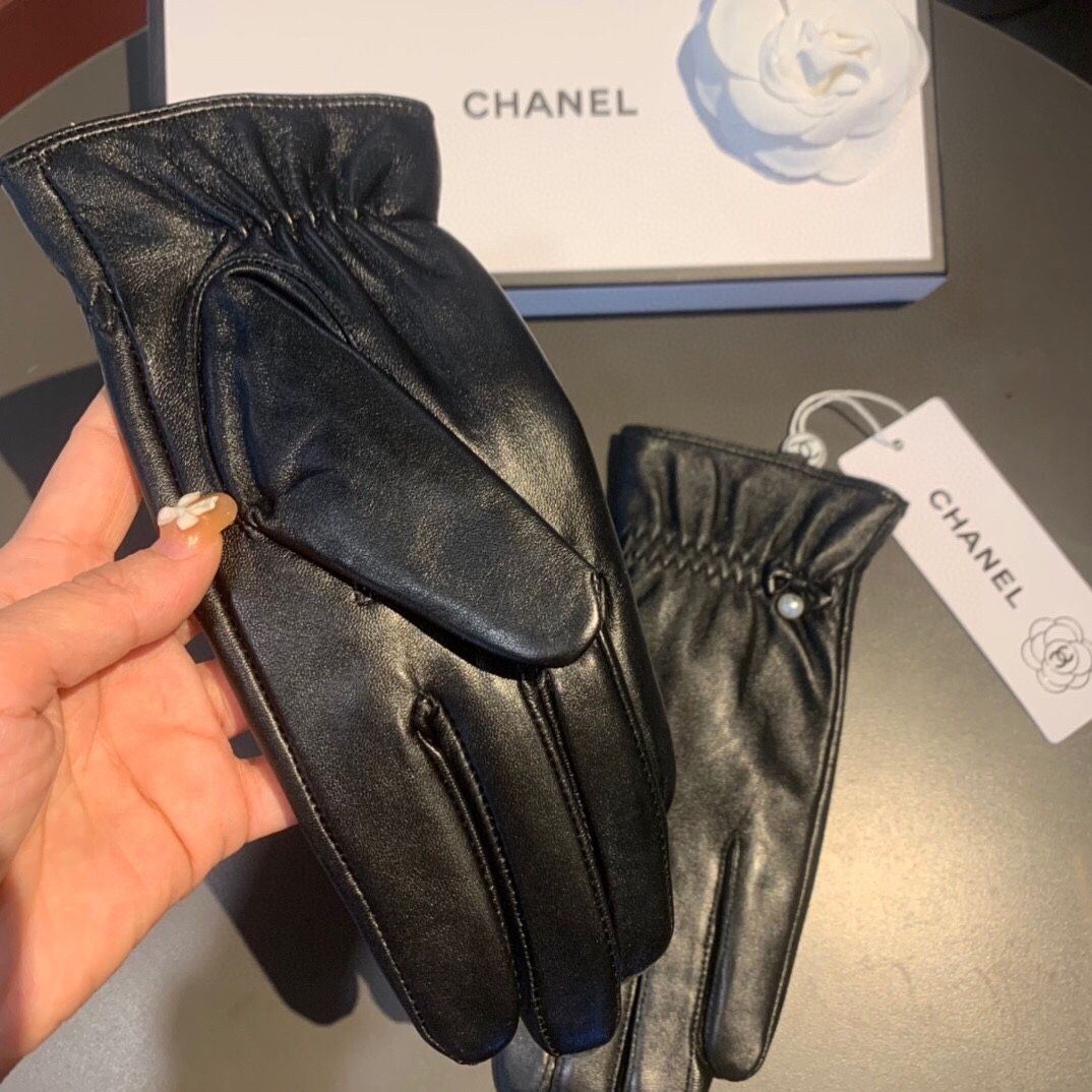 Ch**el Gloves In Black