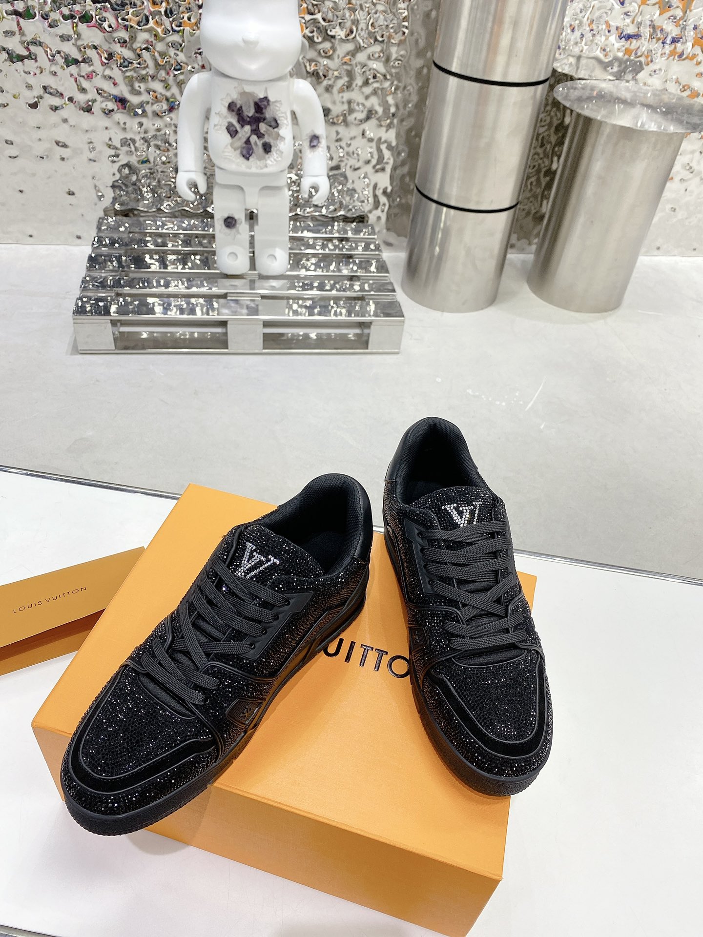 L0vis Vvtt0n Women’s LV Trainers Black For Women LV