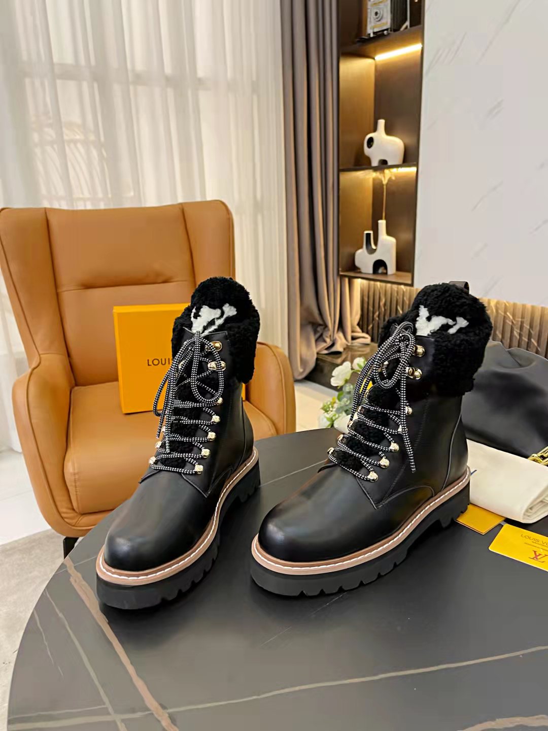 L0vis Vvtt0n Women’s Territory Flat Military Boots Black For Women LV